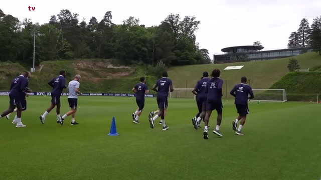 Cherki & Lenglet hit the training pitch ahead of Spain clash