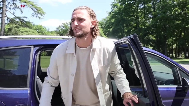 Rabiot, Maignan & Cherki arrive at Clairefontaine before facing Spain