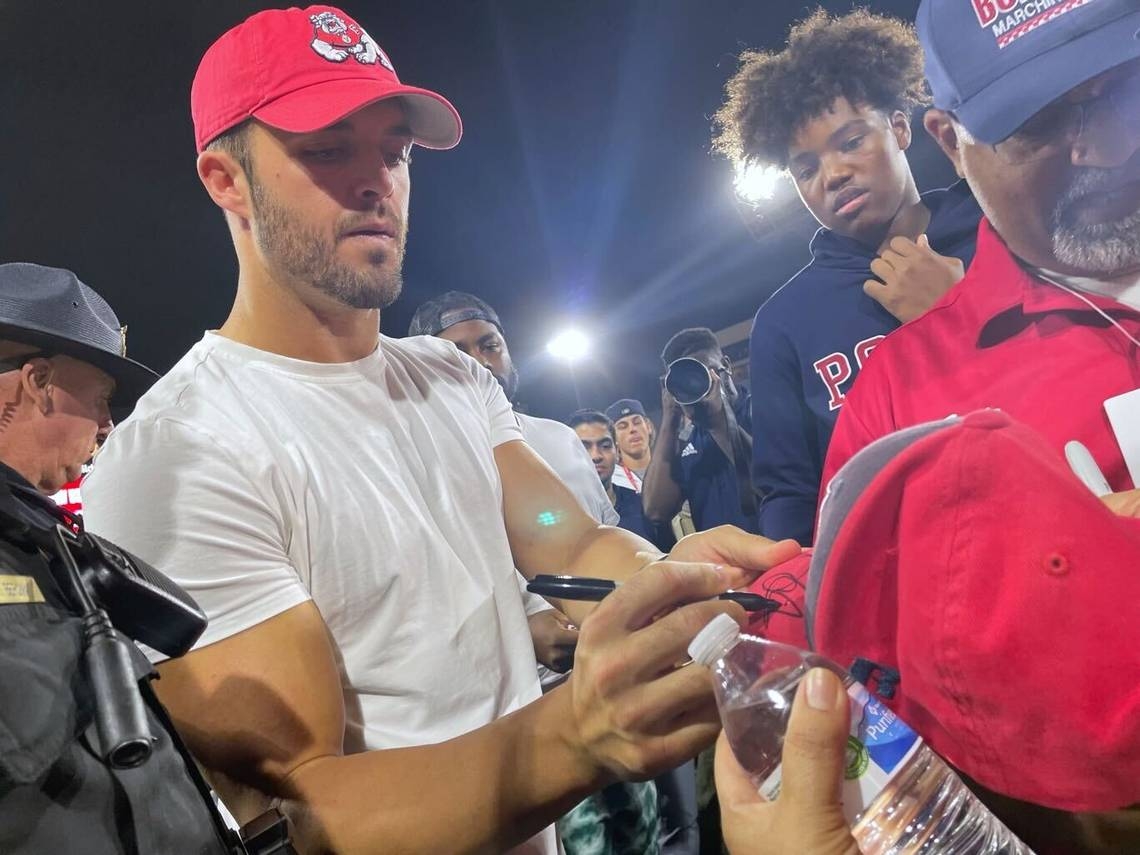 Fresno State alumnus Derek Carr ends NFL career due to shoulder issues. ‘Forever grateful'