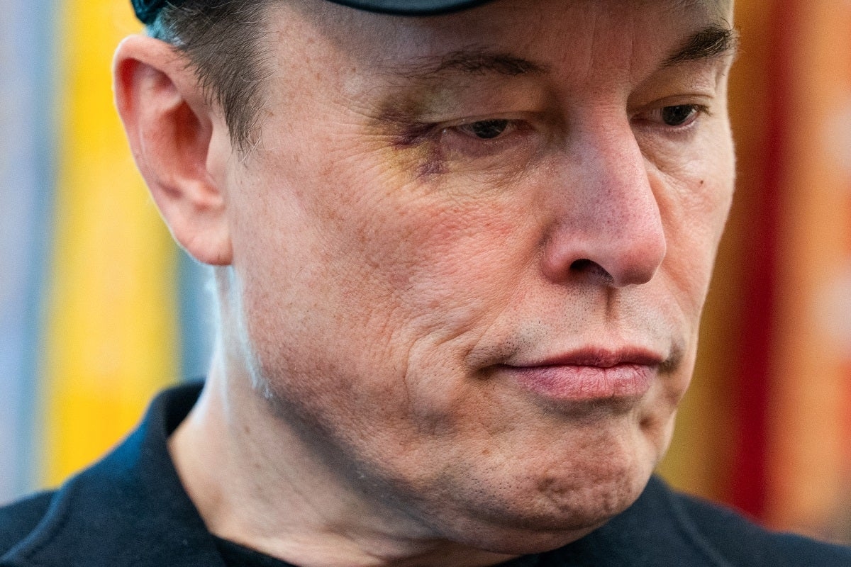 After Drug Allegations, Elon Musk Arrives at His Own Goodbye Party With a Black Eye and a Bizarre Excuse