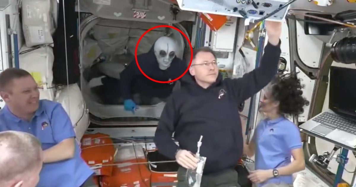 Space Station Cosmonaut Dons Alien Mask When Spacecraft Arrives, So It's the First Thing Visitors See When They Open Hatch