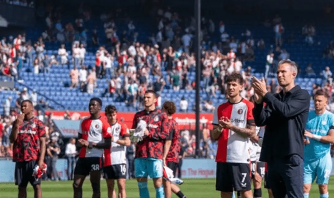Feyenoord 2-3 PSV: Records rife as PSV keep title dream alive
