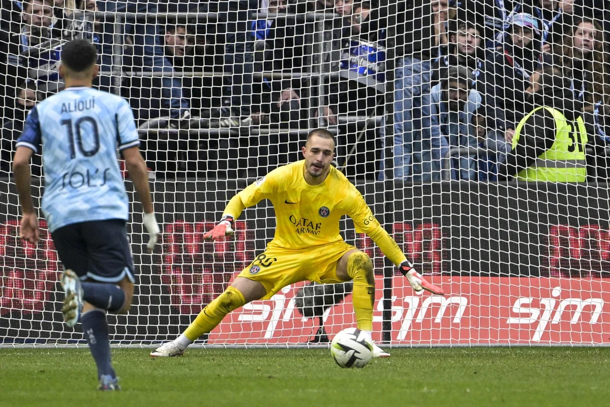 Lille offered Arnau Tenas for Lucas Chevalier as goalkeeper search heats up
