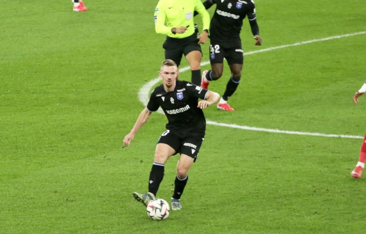 Rennes interested in Auxerre's Gaëtan Perrin