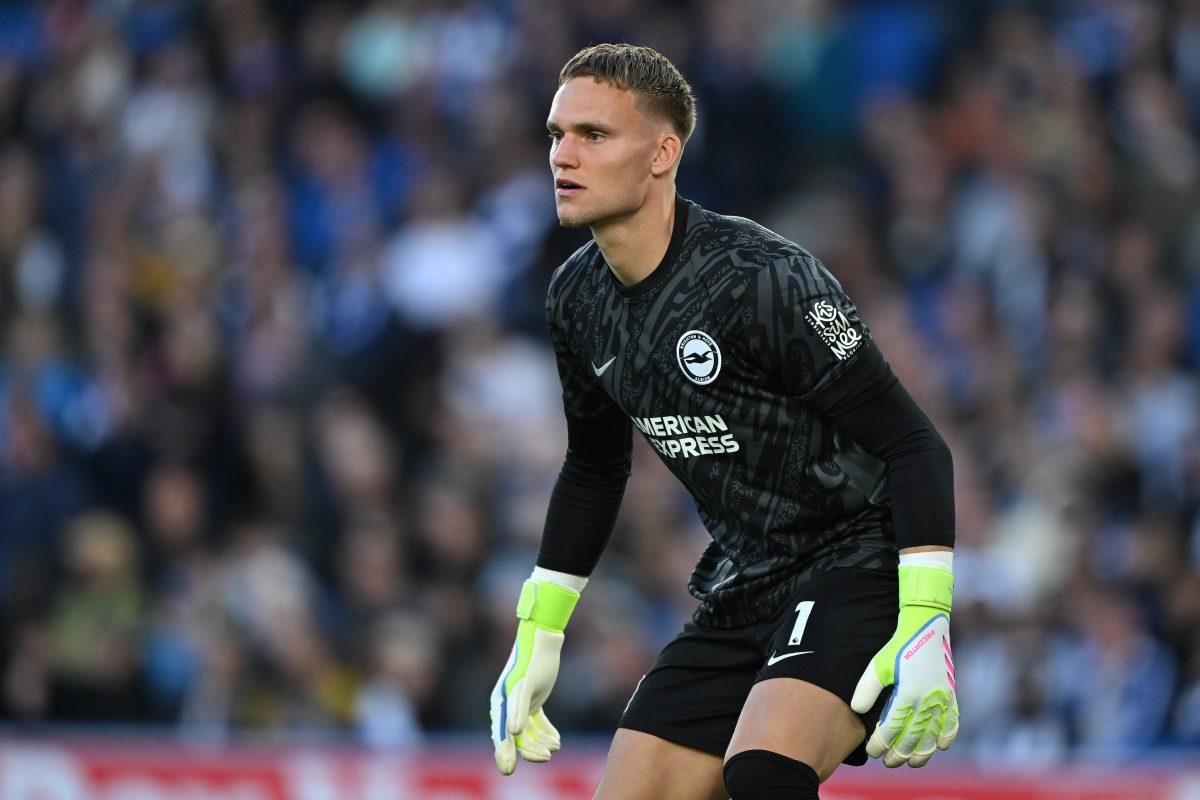 Barcelona make enquiry for Brighton goalkeeper Bart Verbruggen
