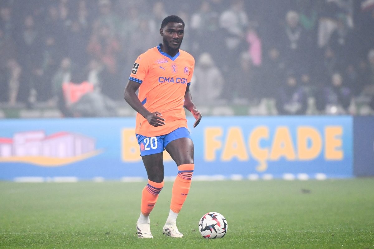 Rennes sign Lilian Brassier on loan