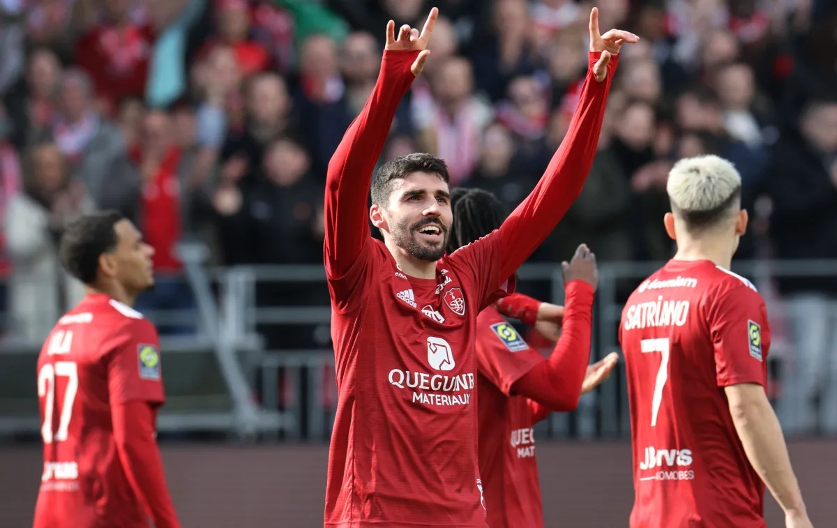Lyon to rival Rennes for the signing of Brest midfielder Pierre Lees-Melou