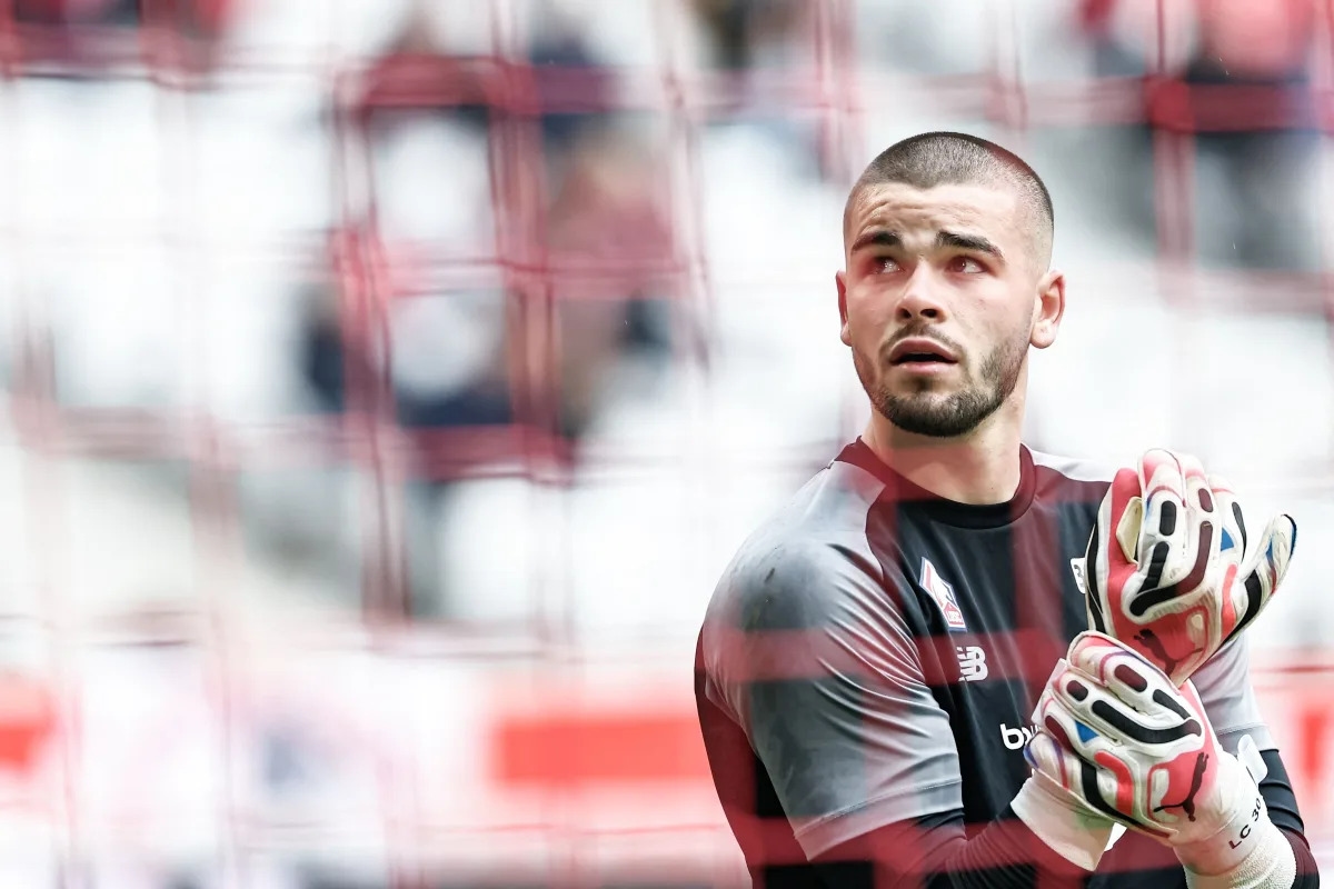 PSG complete Lucas Chevalier signing