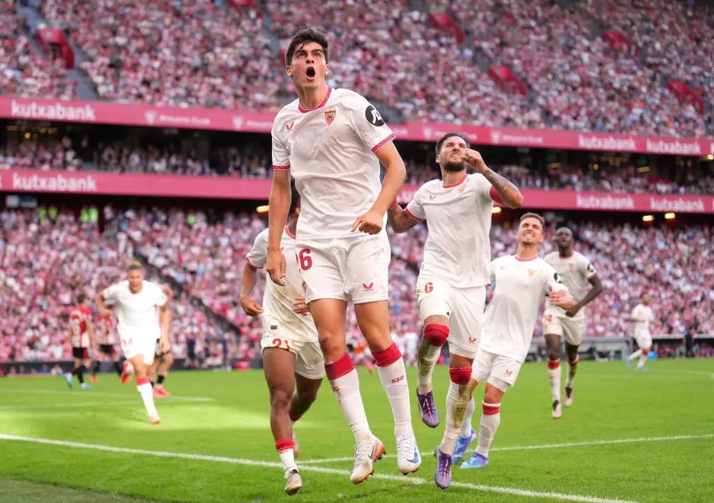 Wolves battling Napoli for signing of Sevilla star