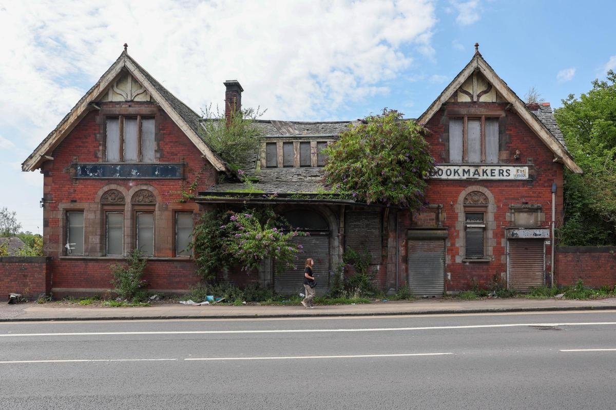 Fight on to save historic railway station 'left to rot'