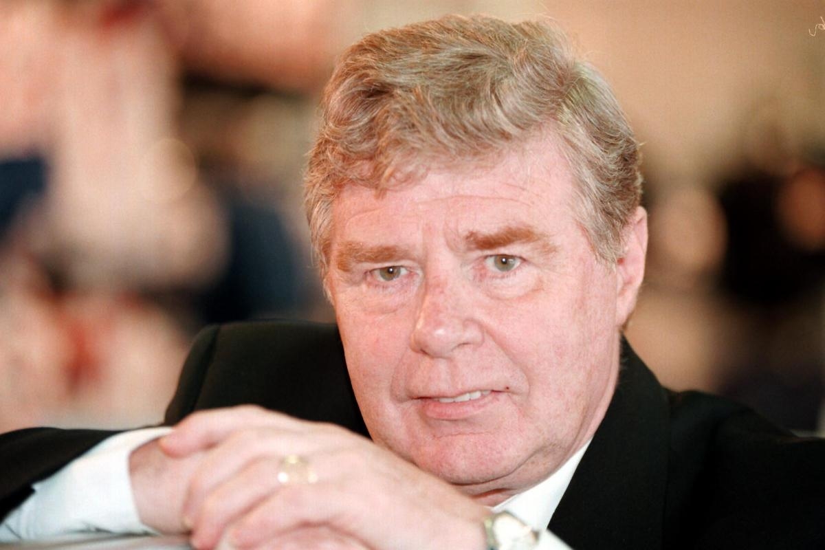 'True Rangers character' and 'legend' dies as tributes pour in