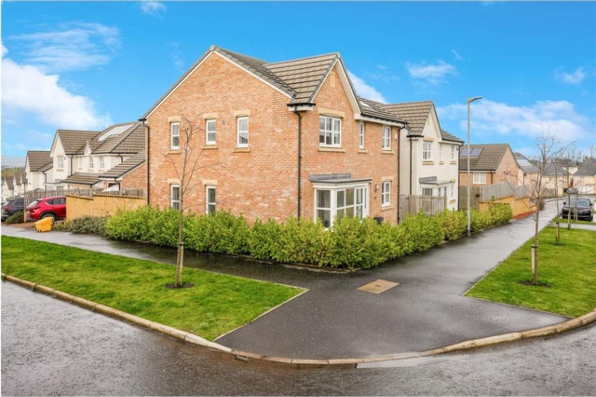 Inside the four-bedroom family home in Glasgow worth over £340k