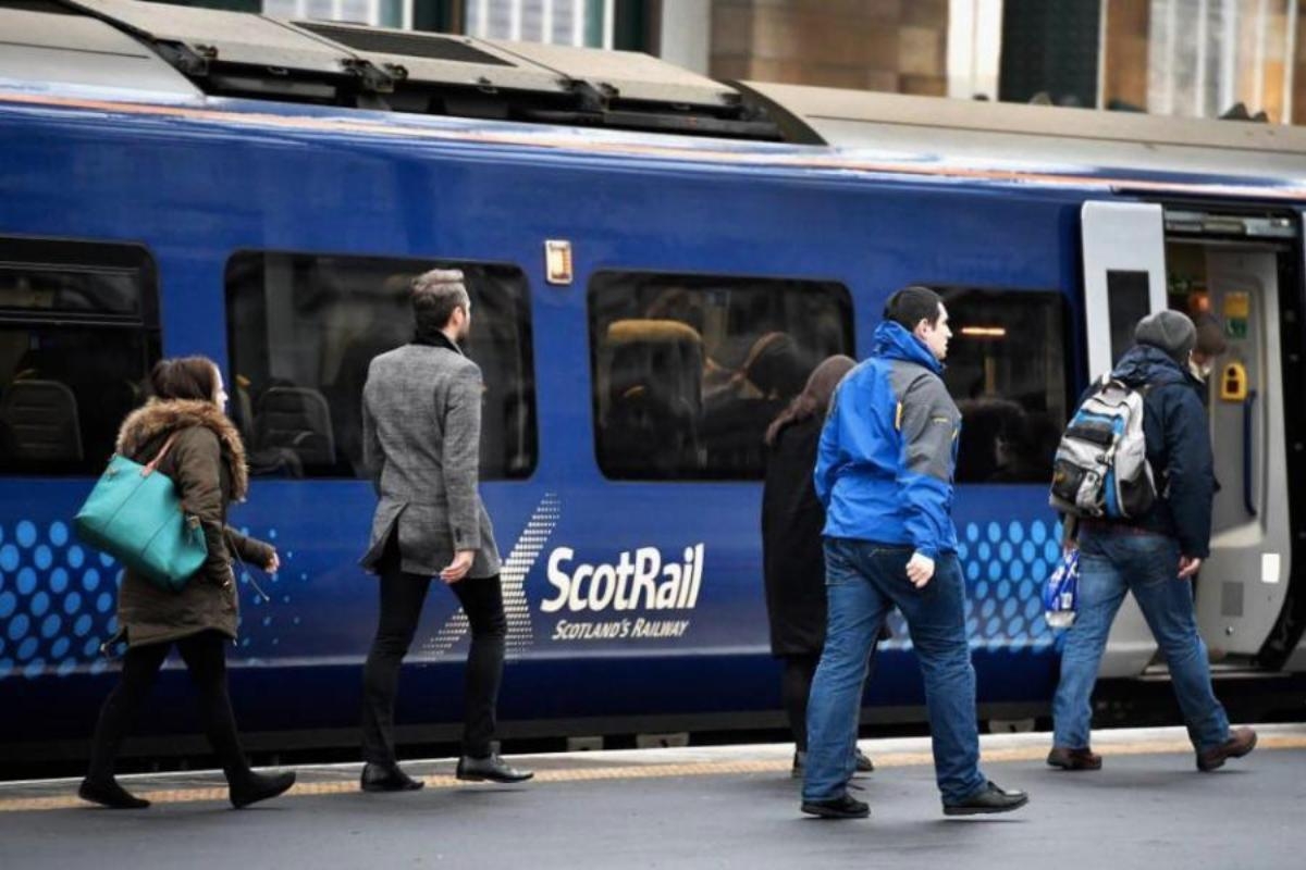 Glasgow rail travellers warned of rush-hour disruption amid problem