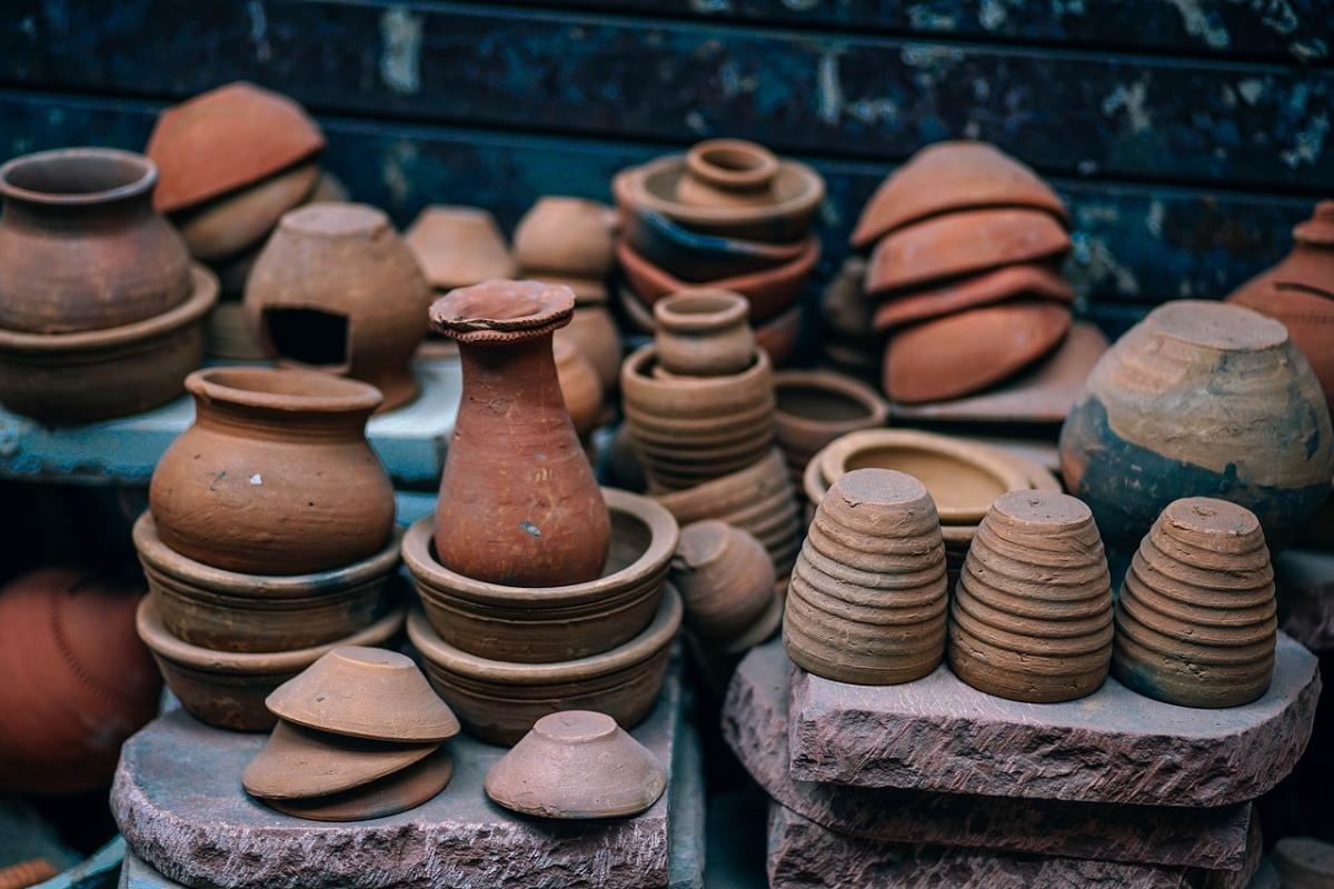 Divers find Glasgow pottery in shipwreck off the coast of Scotland