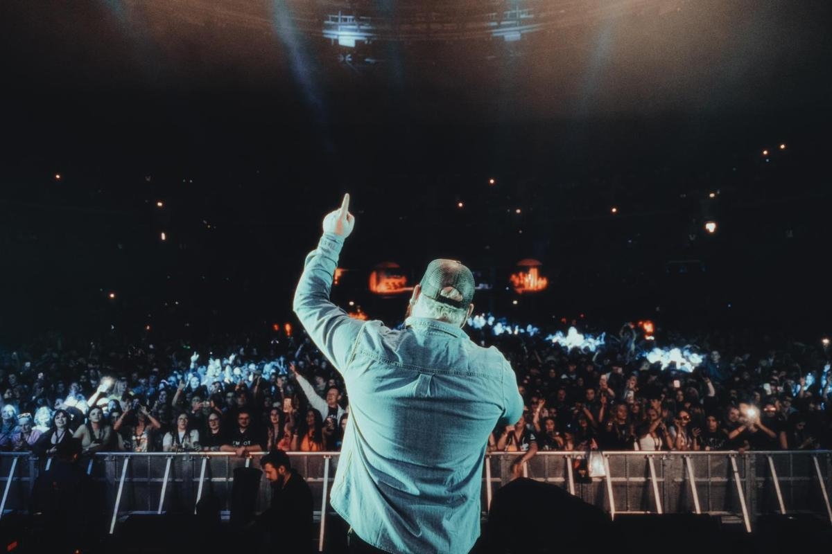 George Bowie's GBX remix of bagpipe anthem tops country charts