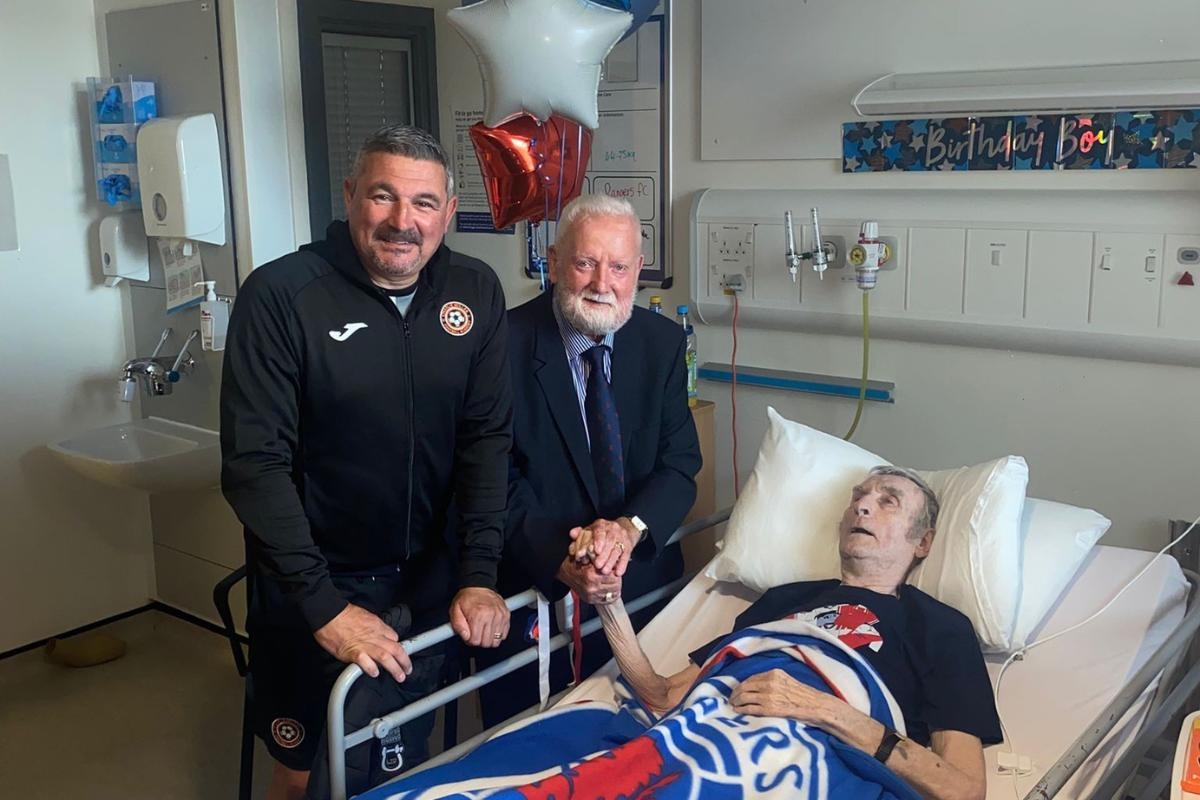 Rangers legends surprise superfan on his 91 birthday at Glasgow hospital