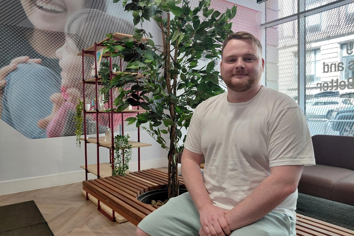Determined Glasgow student earns degree while caring for mum battling cancer