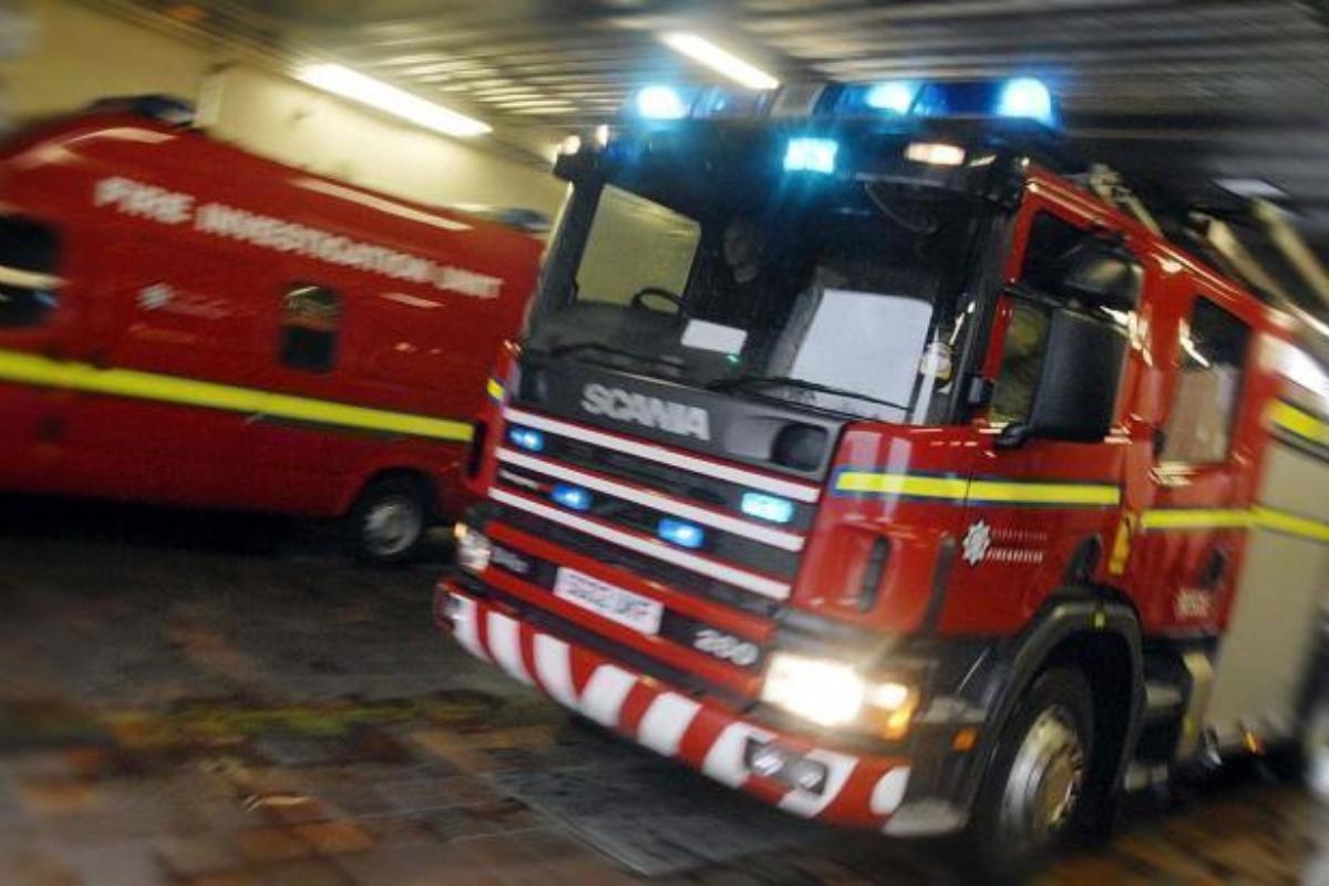 Fire crews race to Glasgow industrial estate as HUGE fire breaks out