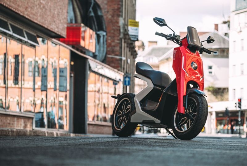 Zapp EV to Display i300 in Selfridges London Through New Partnership with Smartech Retail Group