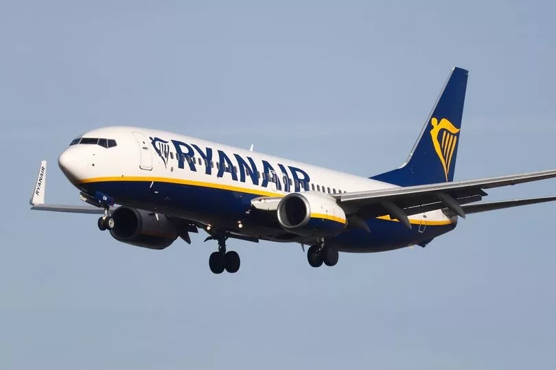 Police escort Gloucester mum off Ryanair flight after she is unable to pay for Pringles