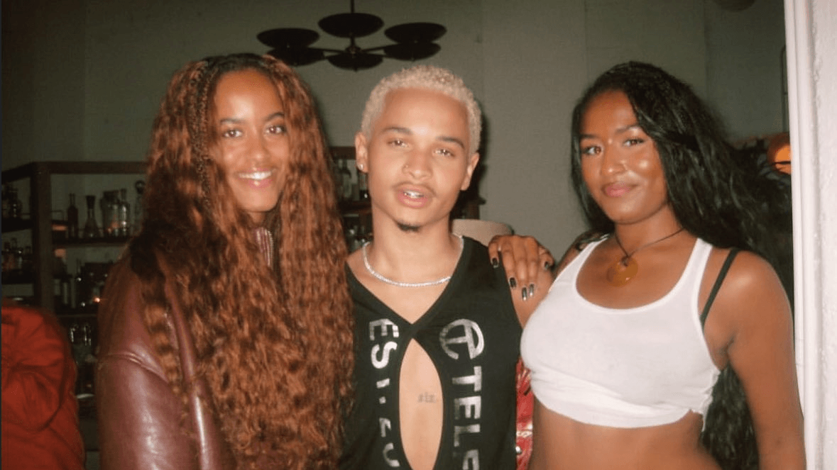 Malia and Sasha Obama Brush Shoulders With R&B Stars at an L.A. Music Party