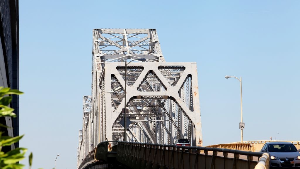 A Woman Was Out on Her Morning Run—and Helped Save a Man from Jumping Off a Bridge