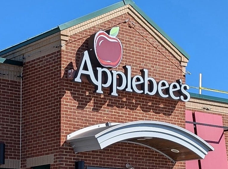 Applebee's restaurant in Sarasota just closed — same day a local Chili's shuttered