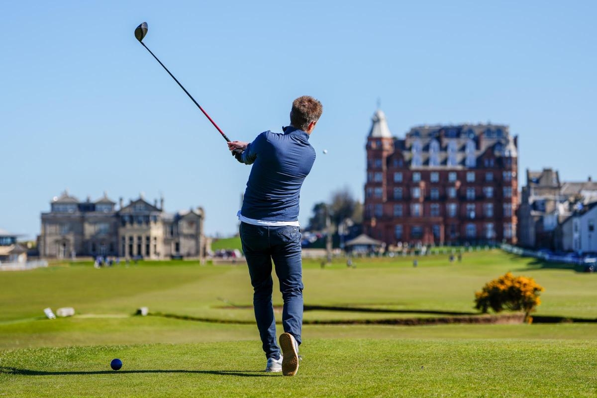 Thousands of golfers apply for discounted rounds on world-famous links courses