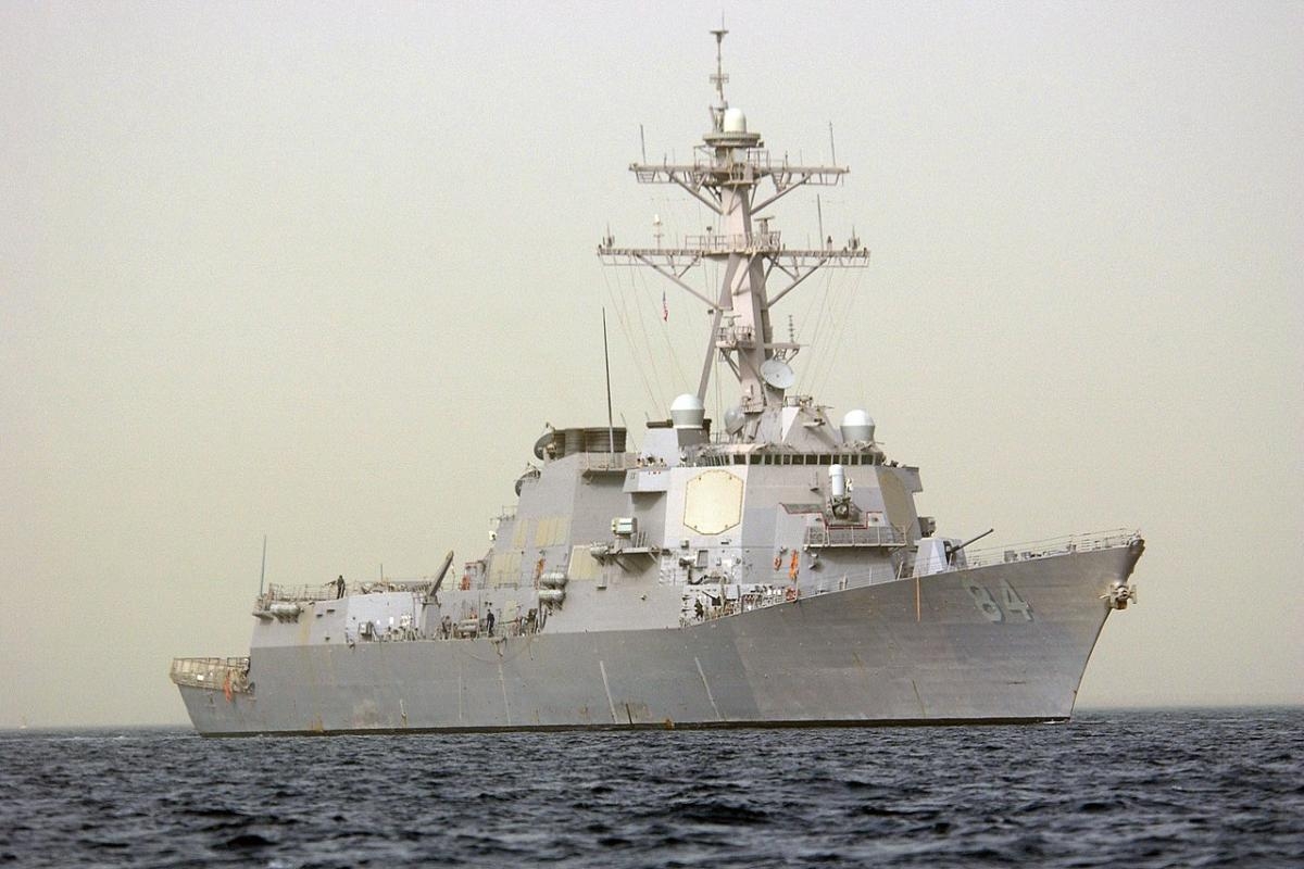 US guided-missile destroyer makes port visit to Scotland