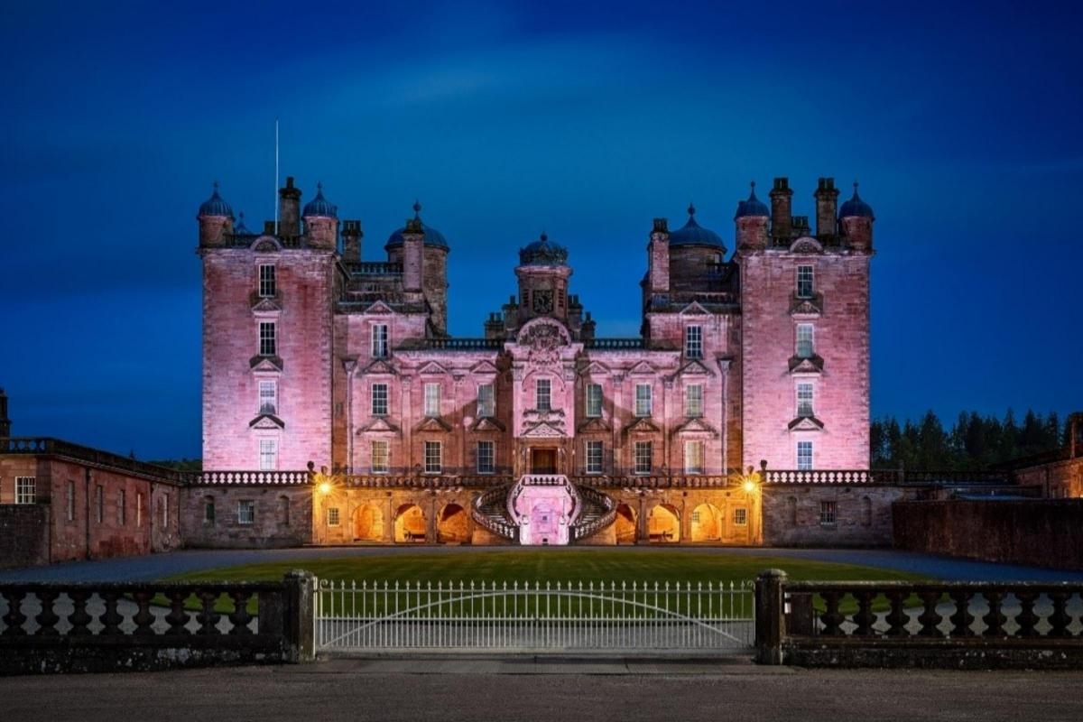 You can rent a cottage on the grounds of Scotland's 'Pink Palace'