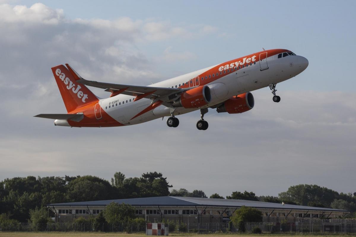 Edinburgh-bound easyJet flight declares mid-air emergency after bird strike