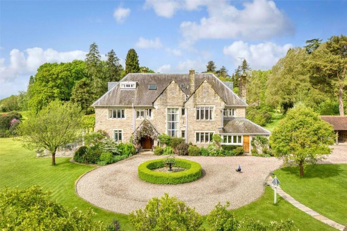 Inside £3m country home with own lake and tennis court