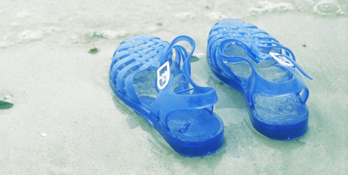Podiatrists Are Coming For Your Summer Jellies (And 3 Other Types Of Shoes)