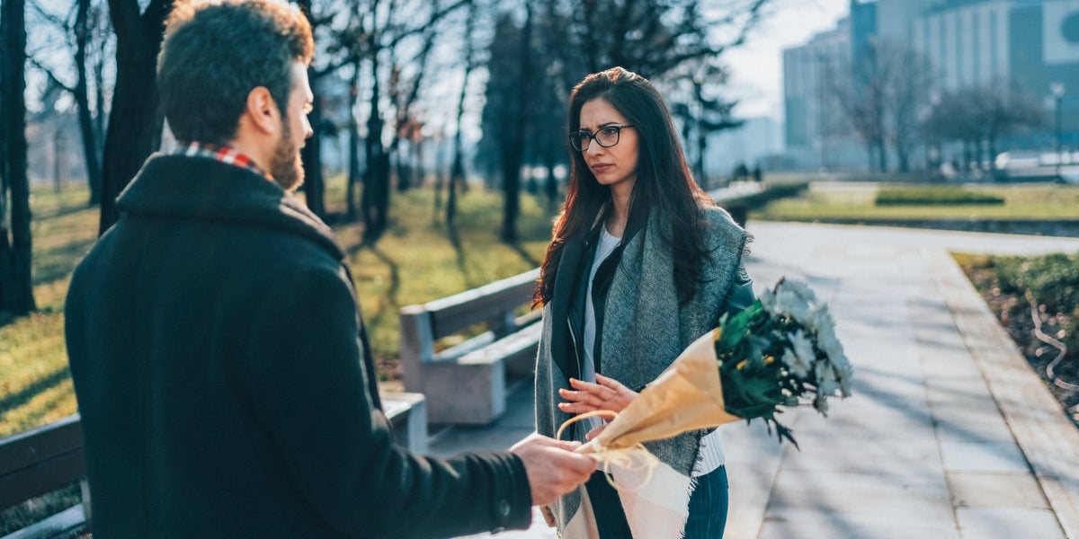 4 Signs You Have A 'Minimal Effort Partner.' And What To Do If This Kind Of Love Finds You.