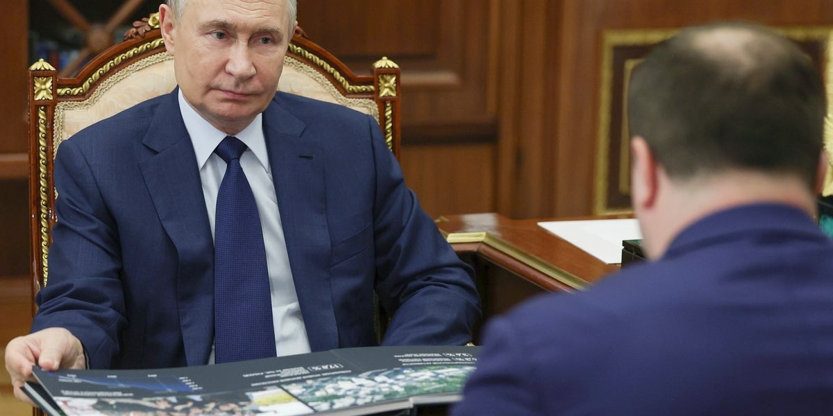 Starmer Issues Not-So-Subtle Warning To Donald Trump About Putin Ahead Of Peace Talks