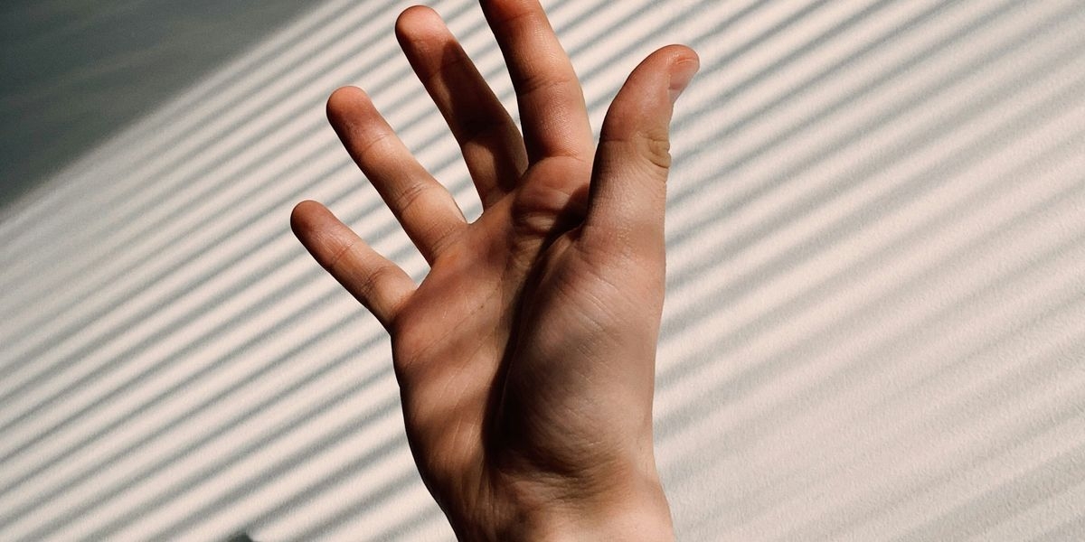 Why Am I Shaking For No Reason? A Doctor Explains The Phenomenon