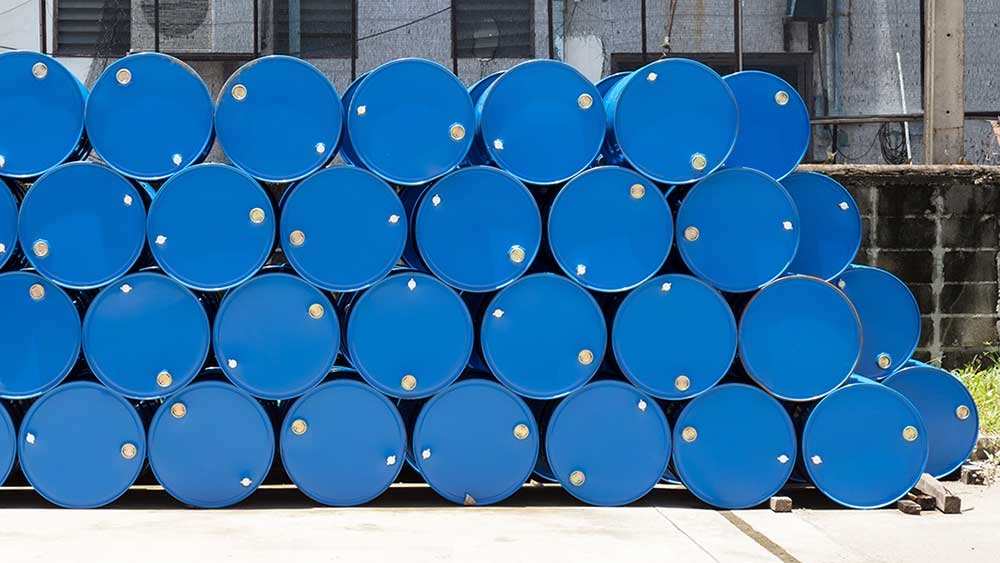Warren Buffett's Favorite Energy Stock Paces Bullish Oil Sector Move Amid Ukraine-Russia Attack