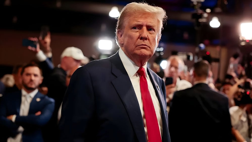 Dow Jones Futures Tumble As Trump Threatens 25% Tariff On Apple, 50% On EU
