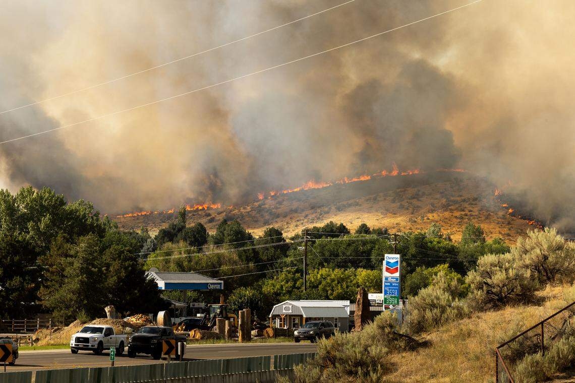 Evacuations lifted for Eagle residents. Wildfire near Idaho 55 contained
