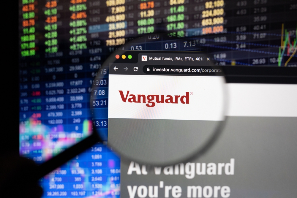 VOO Leaves SPY in the Dust, Widens Lead as World's No. 1 ETF