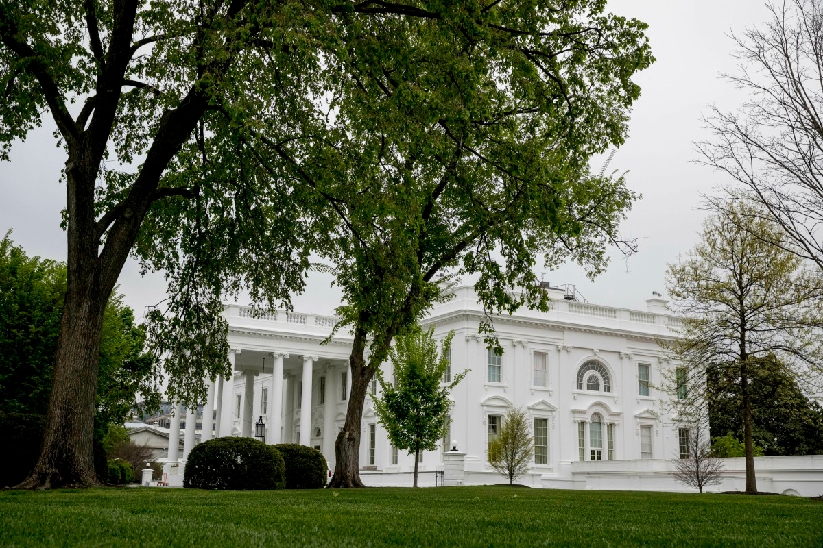 White House backs down on funding freeze