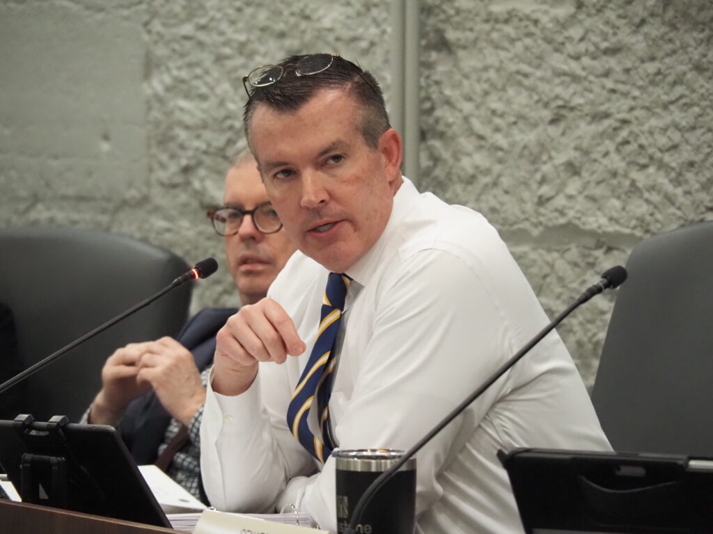 Indiana immigration notice measure altered but opposition holds firm