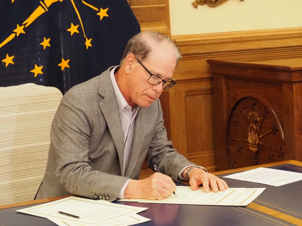 Braun signs executive orders to squelch unemployment fraud, help job-seekers