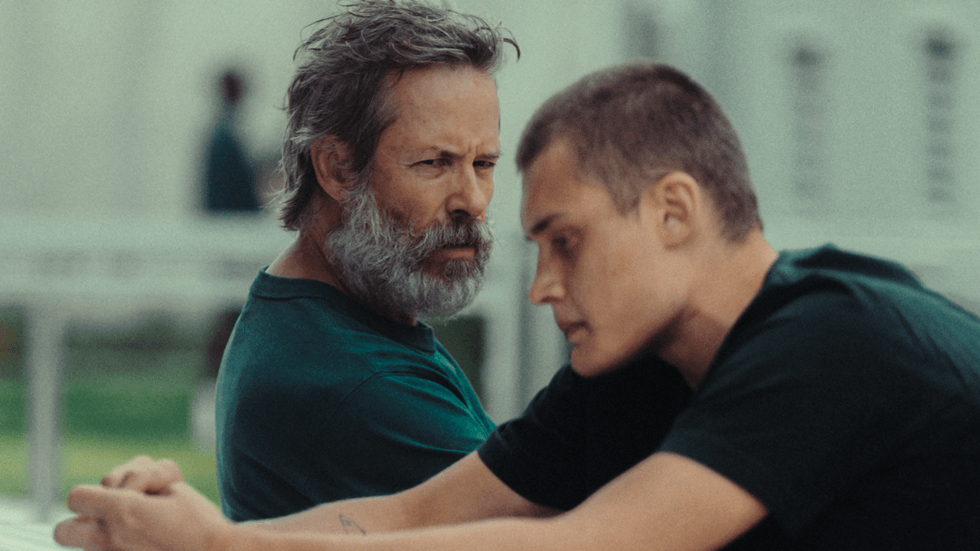 ‘Inside' Review: Guy Pearce Delivers Another Incredible Supporting Performance in Australian Prison Drama That Cuts Through All the Bull
