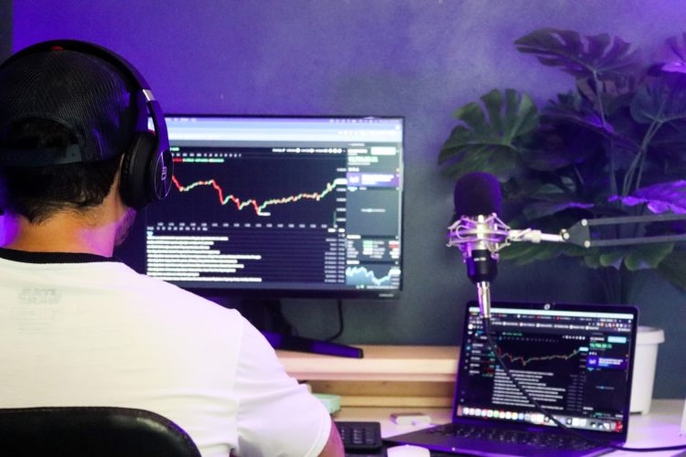 Analyst Bullish on Reddit (RDDT) Amid a New ‘Phenomenal' Data Point Despite AI Concerns