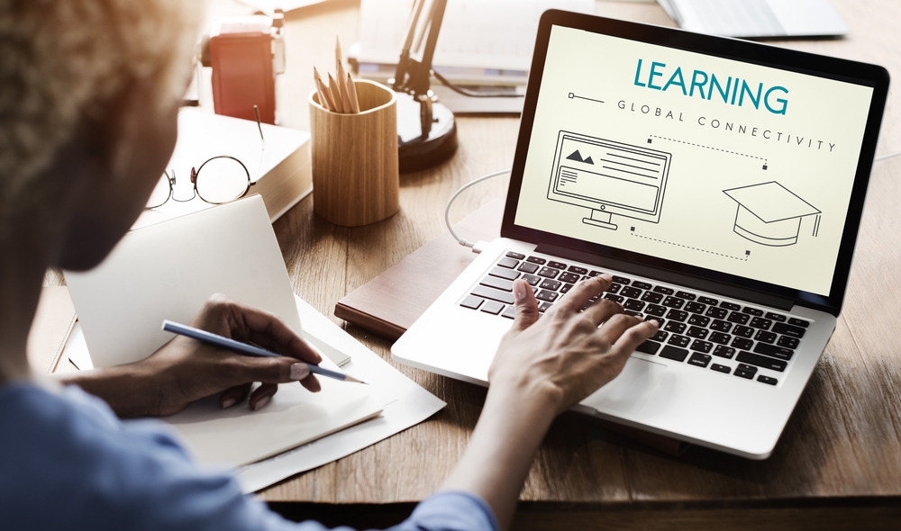 Is Siemens Aktiengesellschaft (SIE.DE) The Best Annual Dividend Stock To Buy Now?