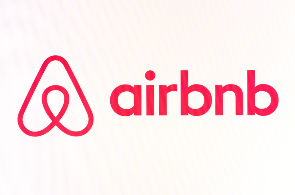 Bernstein Maintains Airbnb (ABNB) Buy Rating, Cites Growth and Cash Flow Strength
