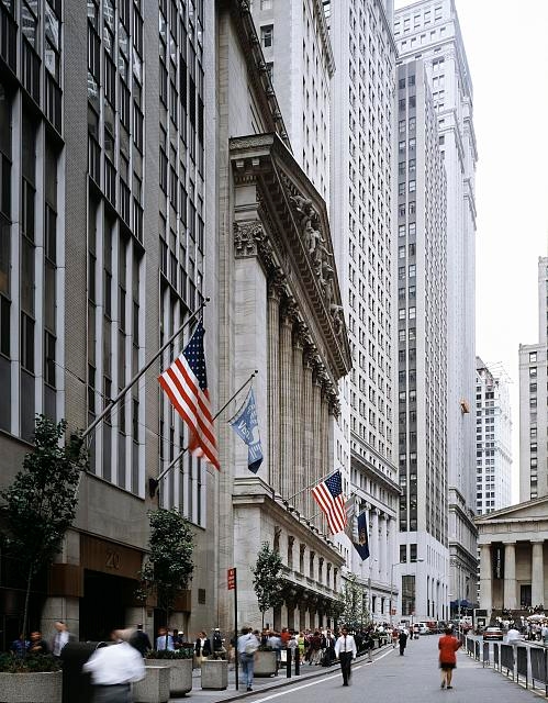 Despite Strong Q2, Palantir (PLTR) Faces Valuation Doubts from Wall Street