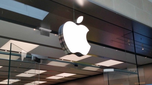 Apple (AAPL) Staring at €500 Fine in EU over App Store Restrictions