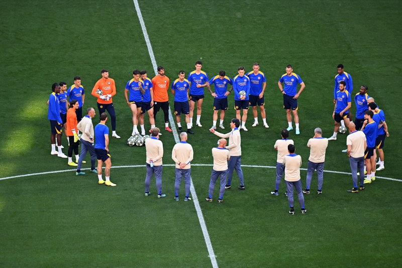 Live from Munich: press conference and training session